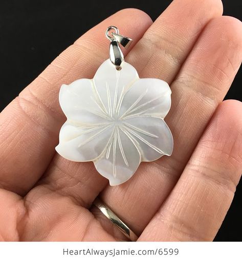 Seashell Jewelry Diy, Buddha Art Drawing, Diamond Pendants Designs, Seashell Pendants, Flower Carving, Diamond Pendants, Seashell Jewelry, Girly Accessories, Jade Jewelry