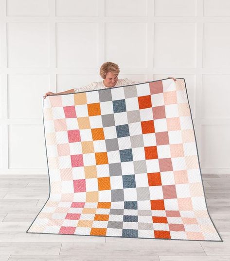 Checkerboard Quilt Pattern, Gingham Quilt Pattern Free, Checker Quilt, Checkerboard Quilts, Checkered Quilt, Checkerboard Quilt, Quilt Beginner, Charm Pack Quilt Patterns, Shabby Chic Quilts