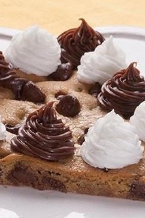 Copy Cat Great American Cookie Cake Recipe, Copycat Great American Cookie Cake, American Cookie Company Recipe Copycat, Great American Chocolate Chip Cookie Recipe, Great American Cookie Icing Recipe, Great American Cookie Cake Recipe, Great American Cookie Recipe, American Cookies Recipe, Great American Cookie Company