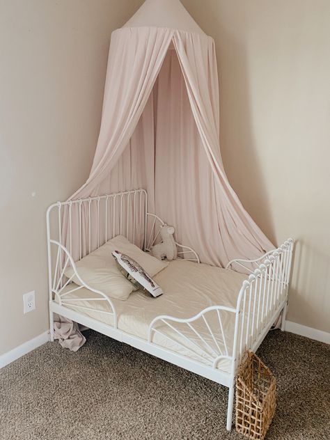 Ikea Minnen Bed Shared Room, Cama Minnen Ikea, Toddler Girl Beds, Coquette Toddler Room, Toddler Bed In Parents Room, Minnen Bed Kids Room, Minnen Bed Girl, Small Toddler Girl Bedroom, Ikea Minnen Bed Girl