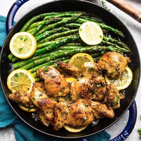 Herbed Lemon Chicken Lean and Green Recipe – Stacey Hawkins Store Lean And Green Chicken, Green Chicken Recipe, Green Chicken, Lean And Green, Pot Recipes Easy, Lemon Garlic Chicken, Lean Meals, Lean And Green Meals, Green Recipes