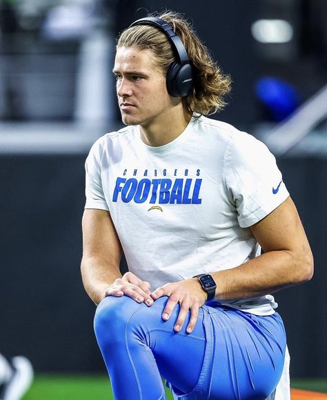 Jacksonville Jaguars Football, Justin Herbert, Chargers Football, Chargers Nfl, Cute Football Players, Wwe Pictures, Football Uniform, Football Boys, A Football