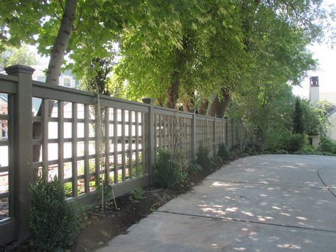 Creative Fence Design Cheap Privacy Fence Ideas, Decorative Privacy Fence, Fence Decorating Ideas, Creative Fence, Trex Fencing, Backyard Trellis, Cheap Privacy Fence, Classic Fence, Privacy Fence Ideas