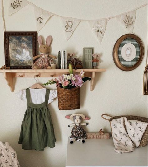 Cottage Theme Nursery, Cottagecore Nursery Fairy, Vintage Cottage Core Nursery, English Cottage Style Nursery, Cottagecore Nursery Aesthetic, Baby Girl Nursery Cottagecore, Vintage Bunny Nursery, Cottage Core Playroom, Cottage Core Nursery Girl