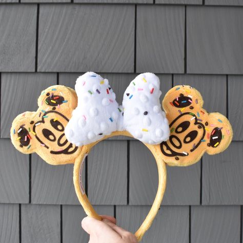 Disney Trip Outfits, Diy Disney Ears, Disney Ears Headband, Disneyland Ears, Disney Diy Crafts, Diy Mickey Ears, Disney Mouse Ears, Disney Minnie Mouse Ears, Cute Disney Outfits