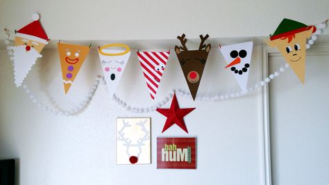 My DIY Christmas character banner this year! Instagram- (@)catcox Christmas Banner Cricut, Christmas Wall Hangings Diy, Christmas Banners Ideas Diy, Christmas Bunting Diy, Christmas Banner Diy, Diy Pennant Banner, Surprise Birthday Decorations, Classroom Christmas Decorations, School Kids Crafts