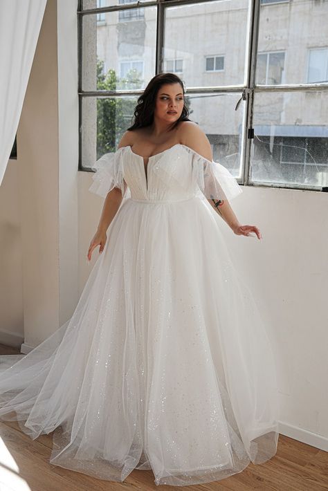 Lumiere- Plus size wedding gowns - Studio Levana - Couture Wedding Gowns Ethereal Fabric, Earthy Wedding Dresses, Ethereal Princess, Studio Levana, Curvy Wedding Dress, Curvy Wedding, Unique Wedding Gowns, Modest Bridal, Plus Size Brides