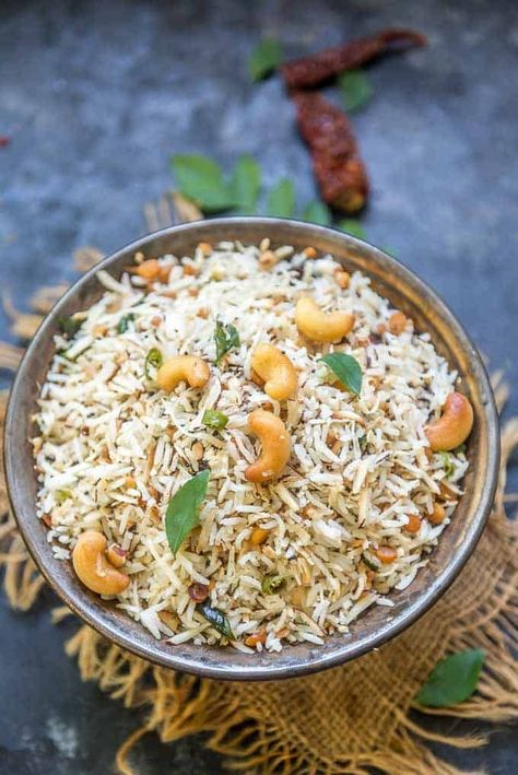 This South Indian Coconut Rice Recipe is a mildly spiced and light rice dish cooked with fresh coconut. You can pair it with a raita or dal. Here is a Step by Step and Video Recipe to make it. #CoconutRice #Coconut #Rice #SouthIndian Coconut Rice Indian, Indian Coconut Rice, Coconut Rice Recipe, Kerala Recipes, Indian Rice Recipes, Asian Rice, Food Snap, Indian Rice, Veg Food