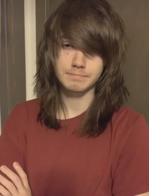 Grunge Masc Hair, Masc Emo Haircut, Short Emo Scene Hair, Side Part Emo Hair, Emo Masc Hair, Emo Fringe Haircut, 2000s Emo Boy Hair, Emo Side Fringe, Emo Haircuts Short 2000s