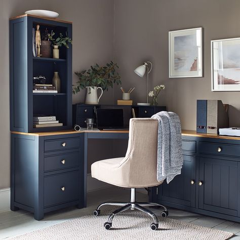 For the serious home-worker, our Chalford Inky Blue Office Suite includes everything you could need for a practical and convenient office space - one that inspires creativity and motivation! With a 2-door cupboard, corner desk, desk top hutch, filing cabinet and desk top bookcase, it ensures everything has a home, lending itself perfectly to a productive and organised working corner. Office Decoration Ideas, Modern Office Interior, Cotswold Company, Best Home Office, Upholstered Office Chair, Corner Desk Office, Blue Desk, Interior Office, Home Office Furniture Sets