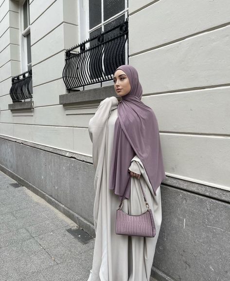 Abaya Outfit Ideas, Modest Muslim Outfits, Outfit Abaya, Abaya Outfits, Abaya Ideas, Hijab Trend, Islamic Modesty, Islamic Modest Fashion, Modest Outfits Muslim