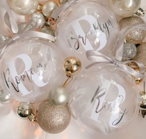 Clear Baubles Ideas, Fillable Baubles, Decoracion Halloween, Cricut Ornaments, Clear Christmas Ornaments, Boss Moves, Cricut Christmas Ideas, Idee Cricut, Personalised Christmas Baubles