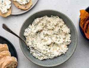 Pimento Cheese Spread Recipe, Blue Cheese Spread, Blue Cheese Coleslaw, Southern Pimento Cheese, Homemade Blue Cheese, Cream Cheese Recipes Dip, Pimento Cheese Spread, Blue Cheese Dip, Leafy Green Salads