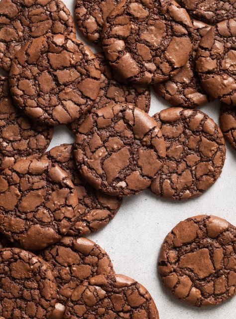 Browned Butter Cookies, Brownie Crinkle Cookies, Hot Chocolate Brownies, Chocolate Christmas Cookies, Crinkle Cookies Recipe, Recipe Cookies, Best Holiday Cookies, Dried Food, Chewy Sugar Cookies