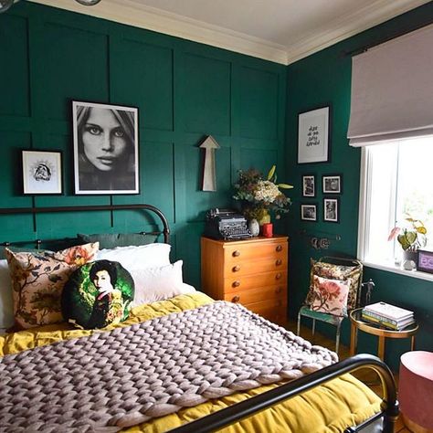 Boho || Bohemian || Eclectic Bedroom Bedroom Emerald Green, Emerald Green Bedroom Decor, Emerald Green Bedroom, Emerald Green Bedrooms, Green Bedroom Walls, Green Bedroom Decor, Bedroom Deco, Green Bedroom, Eclectic Bedroom