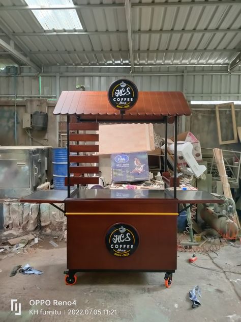 Indian Street Food Stall Design, Small Stall Design, Gerobak Design Food Carts, Coffee Stall, Food Stand Design, Coffee Machine Design, Food Stall Design, Gerobak Dorong, Food Counter