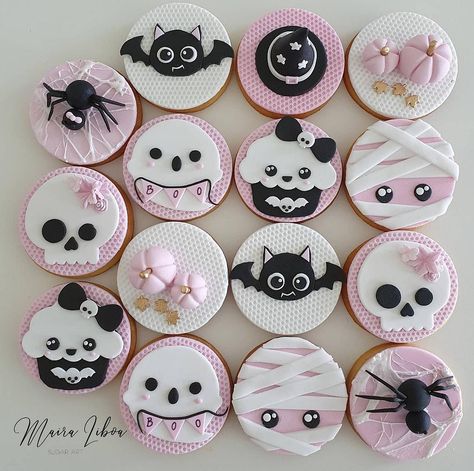 Halloween Fondant Cookies, Booday Party, Ghost Desserts, Cute Halloween Cookies, Halloween Cakepops, Halloween Strawberry, Halloween Cookie Designs, Ghost Sugar Cookies, Biscuits Halloween