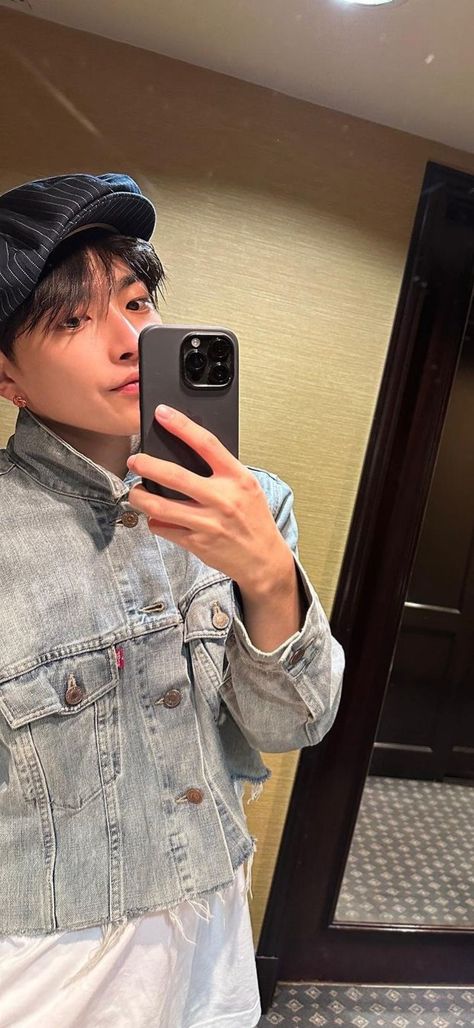 Hongjoong Mirror Selfie, Hongjoong Selfie, Ateez Selfie, Selfie Mirror, Mirror Selfie, Wallpapers, Mirror, Collage, Pins