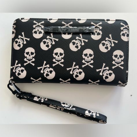 Htf Betsey Johnson Skull Wallet Wristlet Goth Bags, Wwe Shield, Betsey Johnson Wallet, Skull Purse, Black Makeup Bag, Skull Wallet, Sequin Purse, Emo Aesthetic, Red Leather Bag