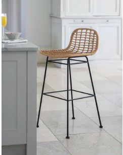 Kitchen Bar Stool Ideas for your Island or Breakfast Bar Breakfast Bar Kitchen Island, Kitchen Breakfast Bar Stools, Bar Kitchen Island, Garden Trading, Bamboo Bar, Outdoor Kitchen Bars, Breakfast Bar Stools, Barn Interior, Breakfast Bar Kitchen