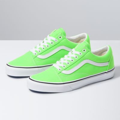 Shego Outfits, Vans Shoes Fashion, Vans Shoes Women, Neon Shoes, Vans Green, Green Vans, Nike Shoes Air Force, Vans Store, Fresh Shoes