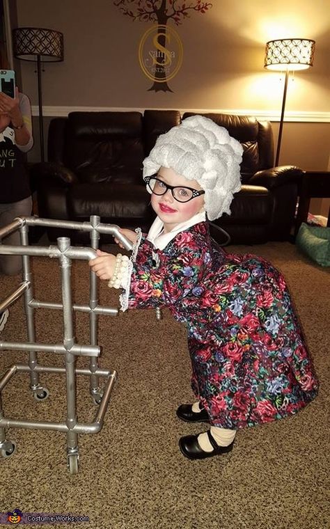 Little Old Lady Costume Old Lady Costume Diy, Kids Old Lady Costume, Fran Cosplay, Old Lady Halloween Costume, Old Lady Halloween, Funny Kid Costumes, Homecoming Spirit Week, Old Lady Costume, Twin Halloween Costumes