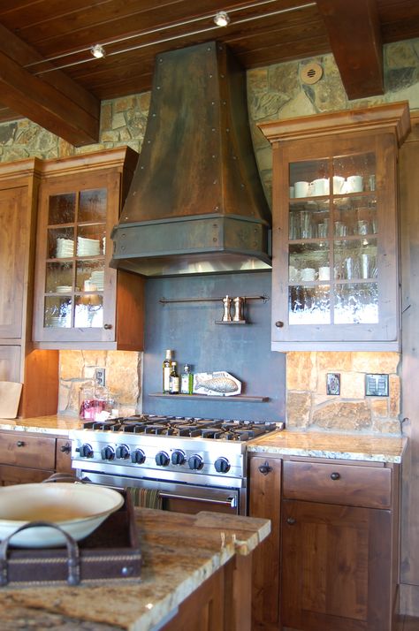 Our sleek custom Durango with a solid panel backsplash, in a Rustic Iron finish. From Raw Urth Designs. Fence Decorating Ideas, Metal Backsplash, Stove Hood, Oven Hood, Decorative Backsplash, Copper Range Hood, Stove Backsplash, Garden Shed Ideas, Hood Ideas