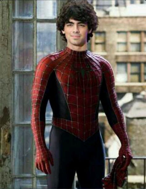 IT'S JOE JONAS' BODY ON SPIDERMAN Mafex Spiderman, Spider Man Trilogy, Parker Spiderman, Peter Parker Spiderman, Image Spiderman, Sam Raimi, Tobey Maguire, Spiderman Costume, Spiderman 3