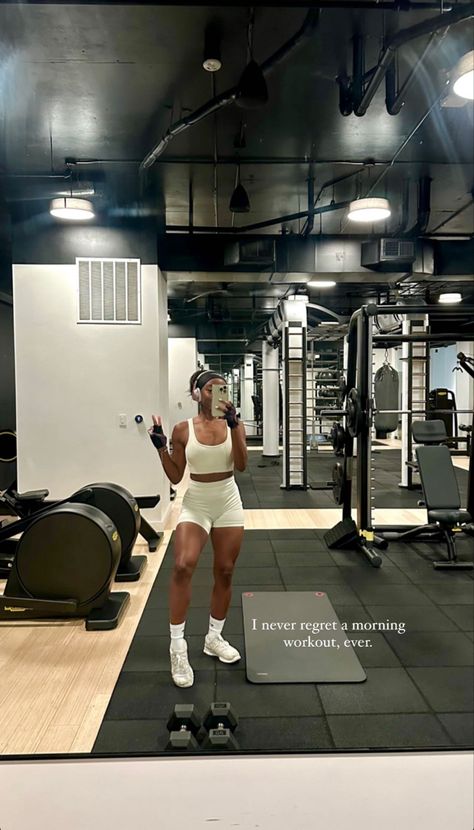 Weight Training Black Women, Workout Sets Black Women, Aesthetic Black Gym Girl, Mid Size Fitness Aesthetic, La Fitness Aesthetic, Workout Girl Aesthetic Black Women, Black Fit Girl Aesthetic, Black Women Gym Aesthetic, Work Out Black Women