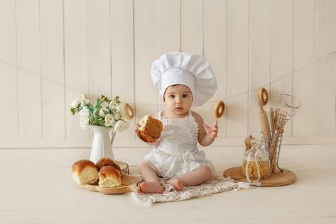 Both the photo perspective and props nice in this one Chef Baby Photoshoot, Baby Chef Photoshoot, Chef Photoshoot Ideas, Baby Chef Photo, Chef Photoshoot, 6 Month Baby Picture Ideas, Chef Costume, Baby Chef, Toddler Photoshoot