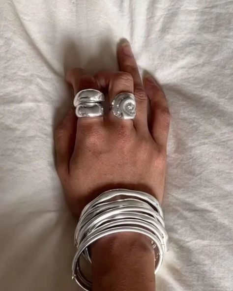 The old one Chunky Silver Jewellery, Dope Jewelry, Chunky Jewelry, Funky Jewelry, June 17, Jewelry Lookbook, Silver Accessories, Jewelry Inspo, Dream Jewelry