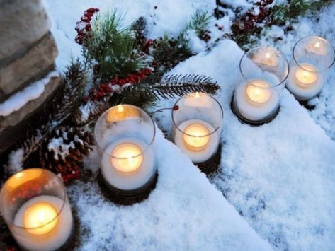 DIY Outdoor Decoration Ideas for Christmas! Definitely need to try some of these this year! Christmas Yard Decorations, Navidad Diy, Christmas Yard, Outdoor Holidays, Outdoor Holiday Decor, Christmas Porch, Handmade Holiday, Christmas Crafts For Kids, Outdoor Christmas Decorations