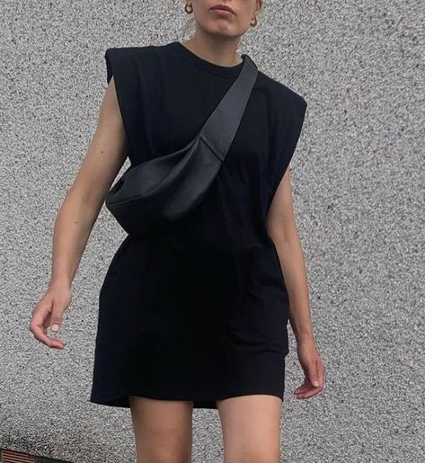 LEATHER CROSSBODY BAG - Black - Bags - COS Minimal Style Outfits, Cos Bags, Crossbody Bags For Travel, Capsule Outfits, Women Magazines, Black Shade, Black Leather Crossbody Bag, The Swing, Woman Silhouette