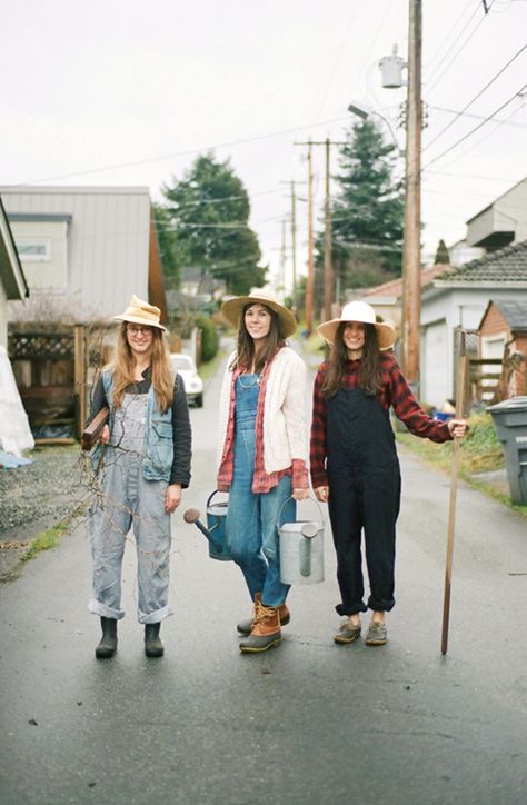 mariahhamilton:    Old Faithful Shop / Victory Gardens, photo by Jennilee Marigomen Victory Gardens, Farm Fashion, Farm Clothes, Victory Garden, Gardening Outfit, Farm Style, Farm Girl, Dungarees, Country Girls