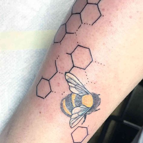 Small Bee Tattoo, Hexagon Tattoo, Honeycomb Tattoo, Virgo Tattoo Designs, Traditional Tattoo Inspiration, Dot Tattoos, Fairy Tattoo Designs, Type Tattoo, Tattoo Portfolio