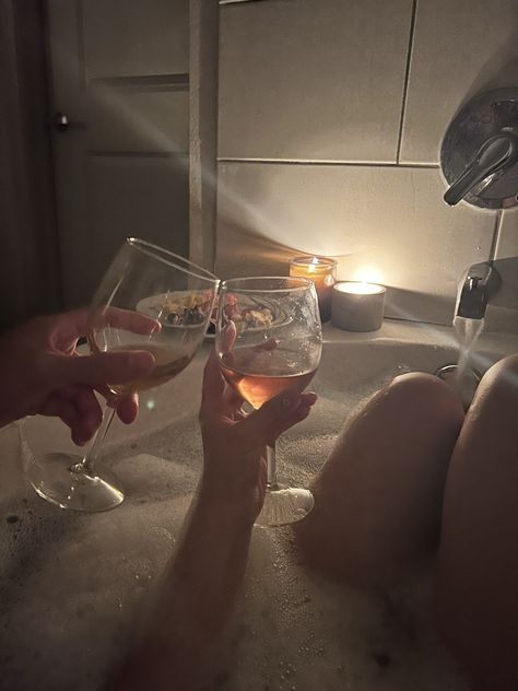 Couples Bathtub, Romantic Bath, Bath Aesthetic, Dark Feminine Aesthetic, Foto Poses, Feminine Aesthetic, Couple Aesthetic, Poses For Pictures, Cute Couple Pictures