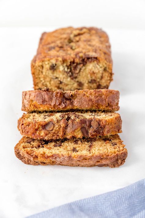 Cinnamon Swirl Chocolate Chip Quick Bread - Lip-Smacking Food Cinnamon Chocolate Chip Bread, Chocolate Chip Quick Bread, Cinnamon Banana Bread, Toffee Chips, Cinnamon Swirl Bread, Chocolate Chip Bread, Swirled Bread, Cinnamon Chips, Trifle Recipe