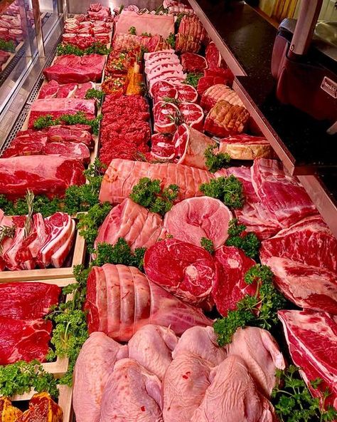 Butcher Aesthetic, Local Butcher Shop, Meat Butcher, Cultural Food, Meat Sweats, Food Set Up, Meat Restaurant, Cooking The Perfect Steak, Premium Meat