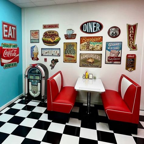 American Chairs on Instagram: "Grab a seat and a bite to eat at Doodle’s Diner 🍽️Our commercial quality retro diner booths are offered in hundreds of colors and many unique styles. Perfect for your home diner or business!  Pictured is a 24" x 48" Rectangular Retro Diner Table with Gloss White (949) Formica Laminate, 1.25" shiny, grooved, aluminum edging and a "C" series base with a chrome column. Surrounding the table are two 36"H x 48"L Vintage Diner Booths (Model V-4300) in Tomato (US358) Booth Color with Too White Seaquest VBack and Piping.  #americanchairs #madeintheusa #diner #retrodiner #dinerstyle #retrostyle #kitchenremodel #vintagestyle #retrodinette #dinetteset #boothseating" Diner Kitchen Theme, 50s Diner Color Palette, Diner Seating, 1950s Jukebox 50s Diner, 50s Dinner, American Diner Kitchen, Retro Diner Decor, 60s Diner Exterior, Retro American Diner