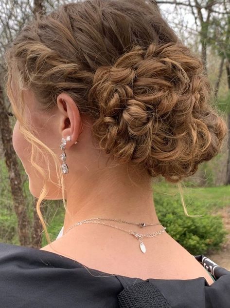 Hairstyle Ideas For Short Hair, Prom Hair Up, Curly Prom Hair, Cute Prom Hairstyles, Curly Bun Hairstyles, Prom Hair Updo, Ideas For Short Hair, Ball Hairstyles, Curly Hair Updo