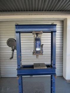 Homemade 20 ton hydraulic press 20 Ton Hydraulic Press, Hydraulic Shop Press, Hydraulic Press Machine, Electrical Wiring Colours, Hydraulic Press Brake, Welded Metal Projects, Shop Press, Tractor Idea, Metal Fabrication Tools