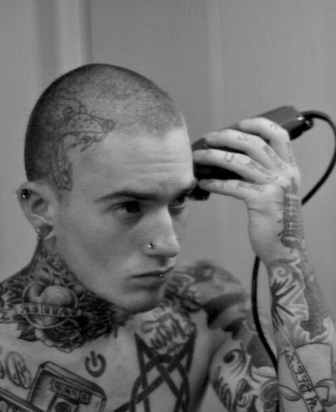 SKINHEAD Bald Tattoo, Bald Head Tattoo, Skinhead Tattoos, Punk Guy, Scalp Tattoo, Skinhead Fashion, Head Tattoo, Bald Man, Face Tattoos