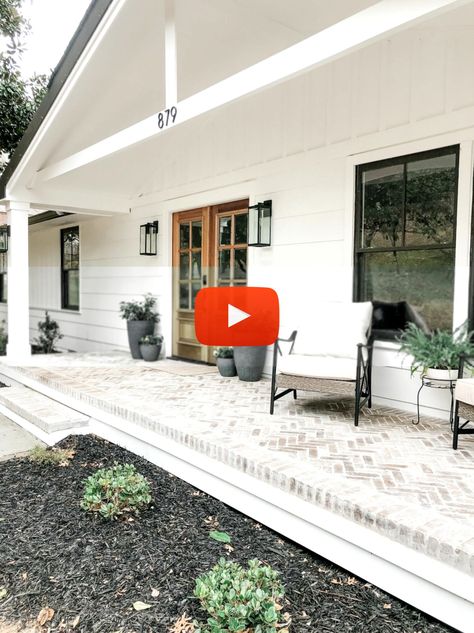 ✓✓Exterior Makeover Reveal!!! Notes from Home - Beneath My Heart!! Home Designs Exterior, Home Exterior Makeover, Decor Studio, Exterior Makeover, Modern Farmhouse Exterior, Casa Exterior, Porch Design, Farmhouse Exterior, Mobile Homes