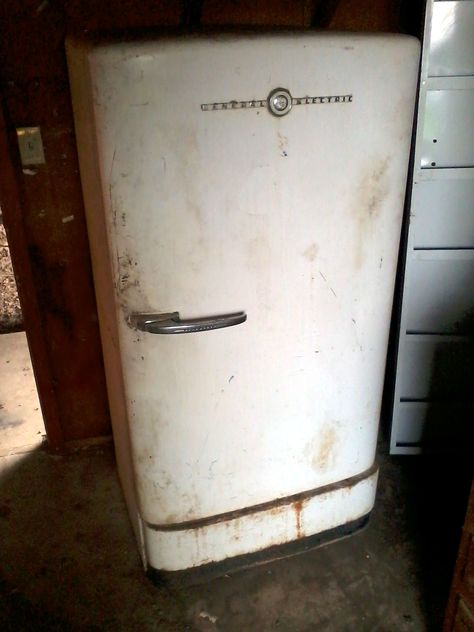 Old refrigerator. Refrigerator Vintage, Old Fridge, General Electric Refrigerator, Electric Refrigerator, Welches Fruit Snacks, Vintage Fridge, Vintage Refrigerator, Old Refrigerator, Small Fridges