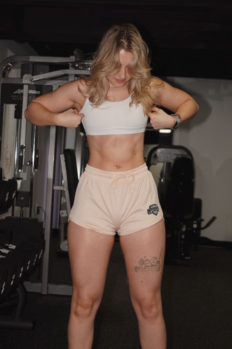 in the gym, workout fits, gym fits, gym fits for women, gym shorts, gym shorts for women, fitspo, gym fitspo, workout tee, workout shorts Spandex Shorts Outfit Gym, Basic Gym Shorts, Gym Shorts Outfit Women, Baddie Gym Outfit, Shorts Gym Outfit, Gym Shorts For Women, Fits For Women, Gym Shorts Outfit, Improve Your Style