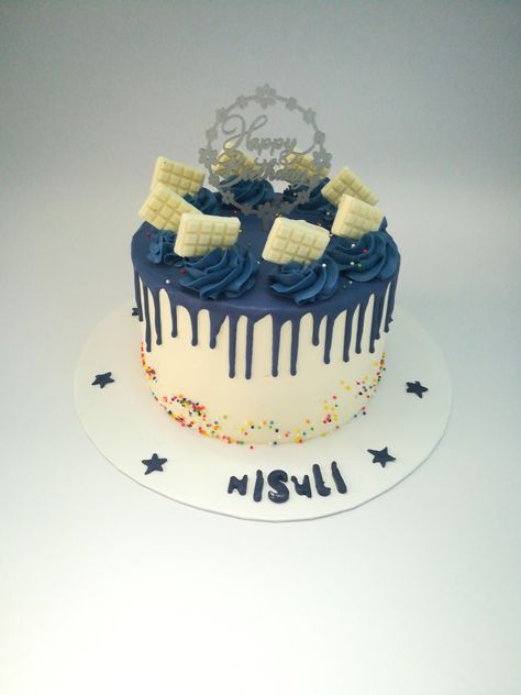 Blue Cake With Chocolate Drip, Blue Drip Cake, Blue Drip, Cake White, Cream Cakes, Blue Cakes, Chocolate Drip, Cake Decorating Designs, Drip Cake