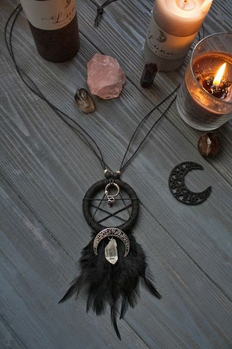 Witch Accessories, Wiccan Crafts, Witch Necklace, Witch Diy, Diy Collier, Witchy Crafts, Witchy Fashion, Witch Jewelry, Pagan Jewelry