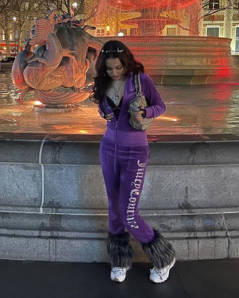 @c0cainefath3r’s Instagram profile post: “♱ juicy 💋 • • • • • • • • • #y2k #y2kdripp #juicycouture #bratz #fashion #cybery2k #2000s” Bratz Fashion, Juicy Tracksuit, Y2k Outfits Aesthetic, Y2k Tracksuit, Mcbling Fashion, Purple Streetwear, Juicy Couture Tracksuit, Outfits 2000s, Tracksuit Outfit