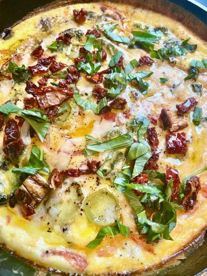 Eggs With Sundried Tomato, Quiche With Sundried Tomatoes, Sundried Tomato Eggs, Sundried Tomato Quiche Recipes, Sundried Tomato Breakfast, Quiche Sundried Tomato, Sun Dried Tomato Frittata, Sundried Tomato Quiche, Eggs Quiche