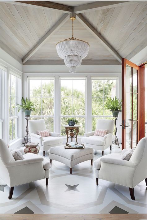 Sunroom Decorating, Sunroom Designs, Florida Room, Room Deco, White Furniture, A Living Room, Floor Design, Coastal Living, Decoration Design